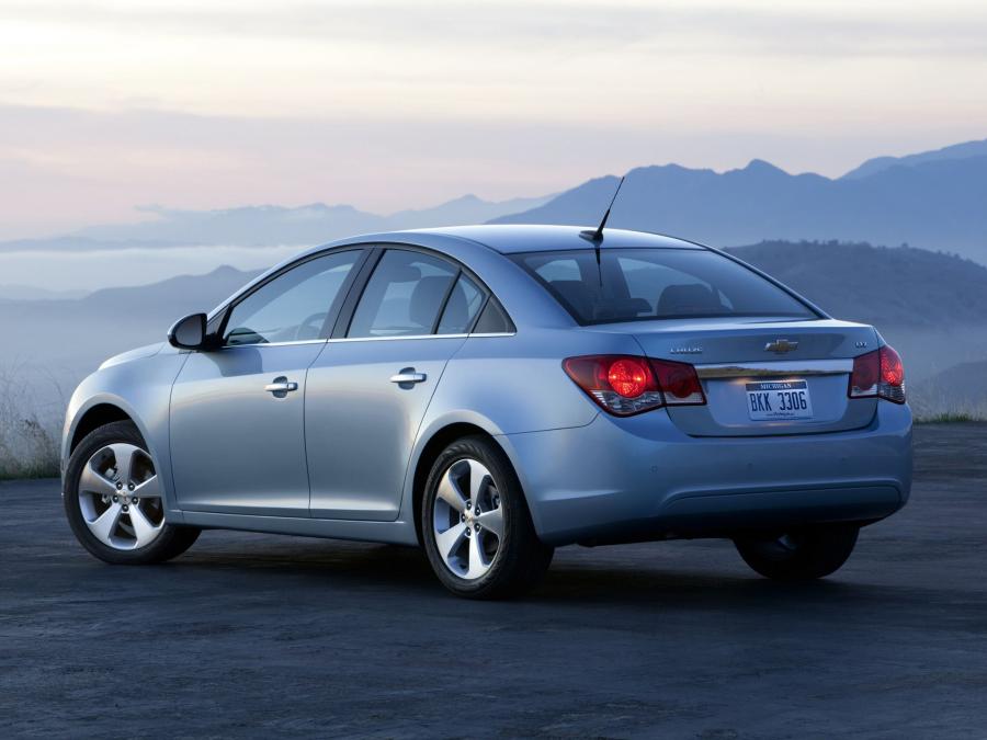  Chevrolet Cruze 2010 года  (US) (фото 4 из 16)